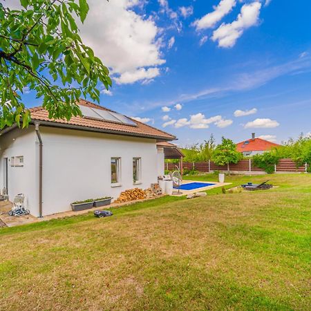 Vila Sara S Bazenem A Infrasaunou Na Kraji Prahy Zbuzany Kültér fotó